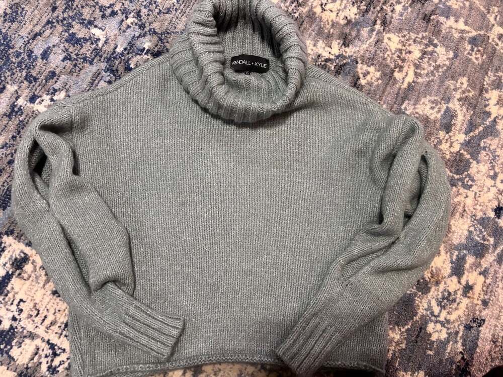 Kendall + Kylie Turtleneck Sweater Size XS